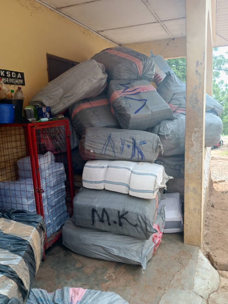 Police grab 3 for possessing 5,590 slaps of Indian Hemp